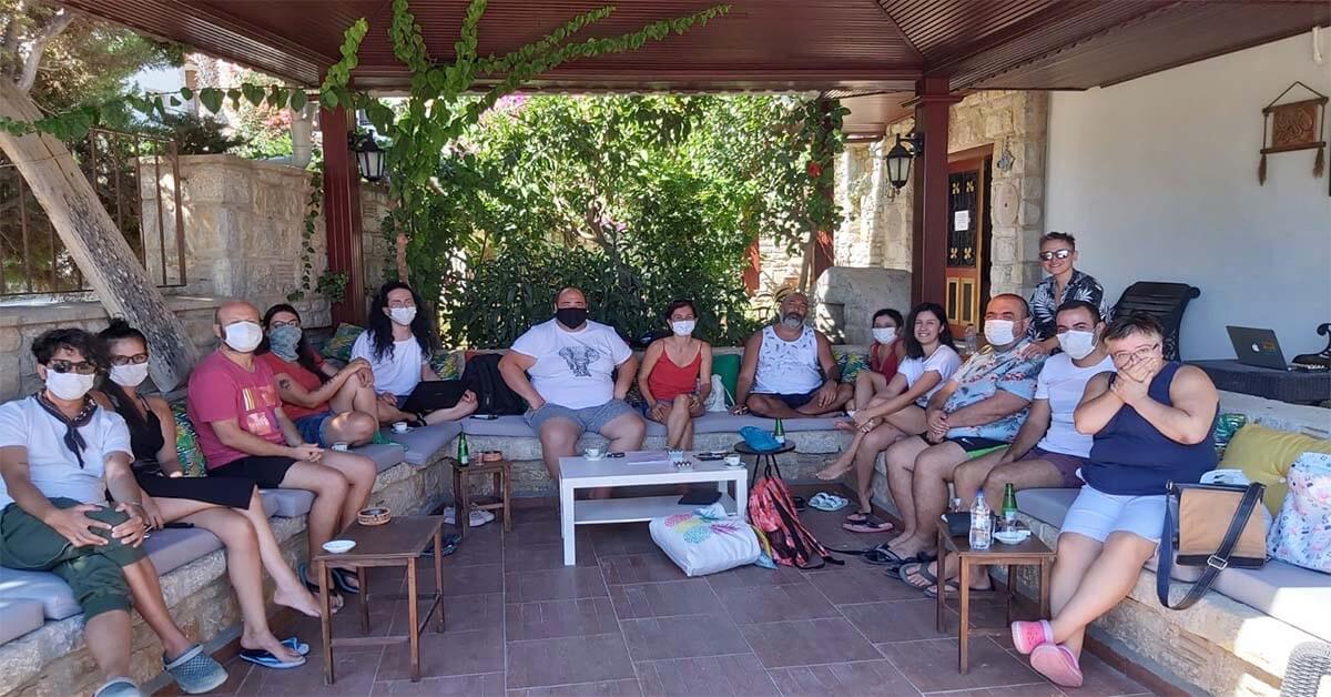 HIV’le yaşayan LGBTİ+’ların hikayelerini ve hak ihlallerini anlatacakları alanlar çok az - 17 Mayıs